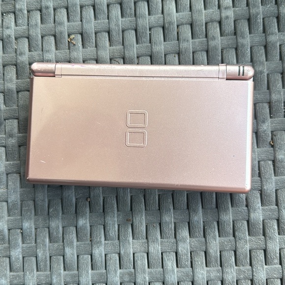 Nintendo - Picture 2 of 3